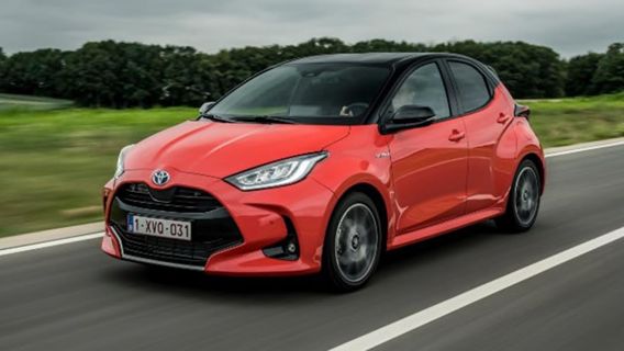 TOYOTA Yaris 1.5 Hybrid 5p. Business