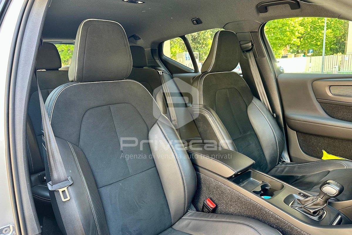 VOLVO XC40 T3 R-design