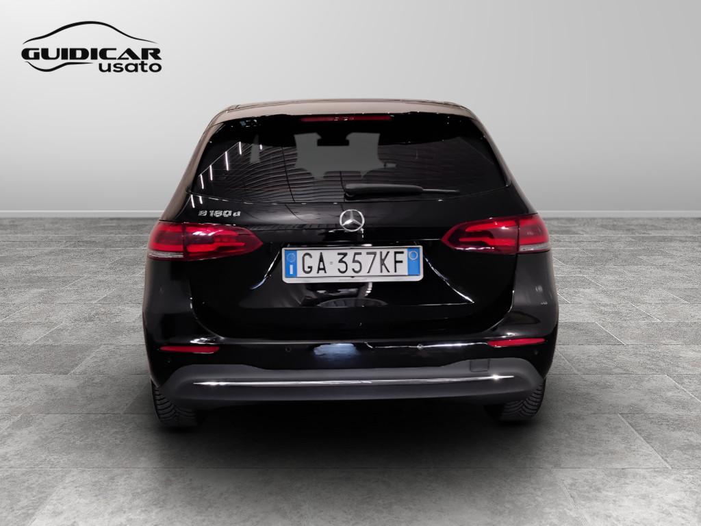 Mercedes-Benz Classe B - W247 2018 - B 180 d Sport auto