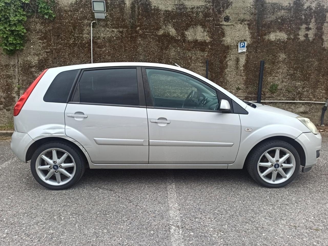 Ford Fiesta 1.2 Benzina 2008 Neopatentato