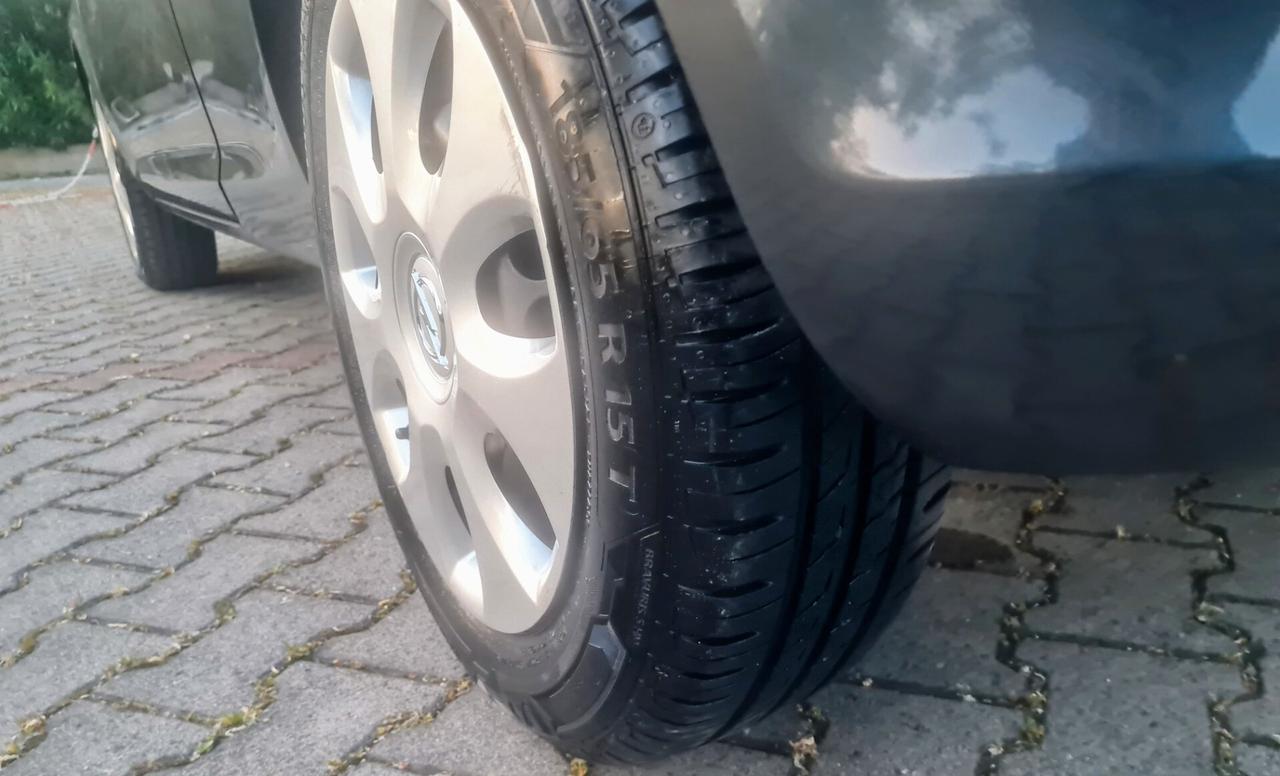 Opel Corsa 1.2 85CV * UNICOPROPRIETARIO *GPL-TECH b-color