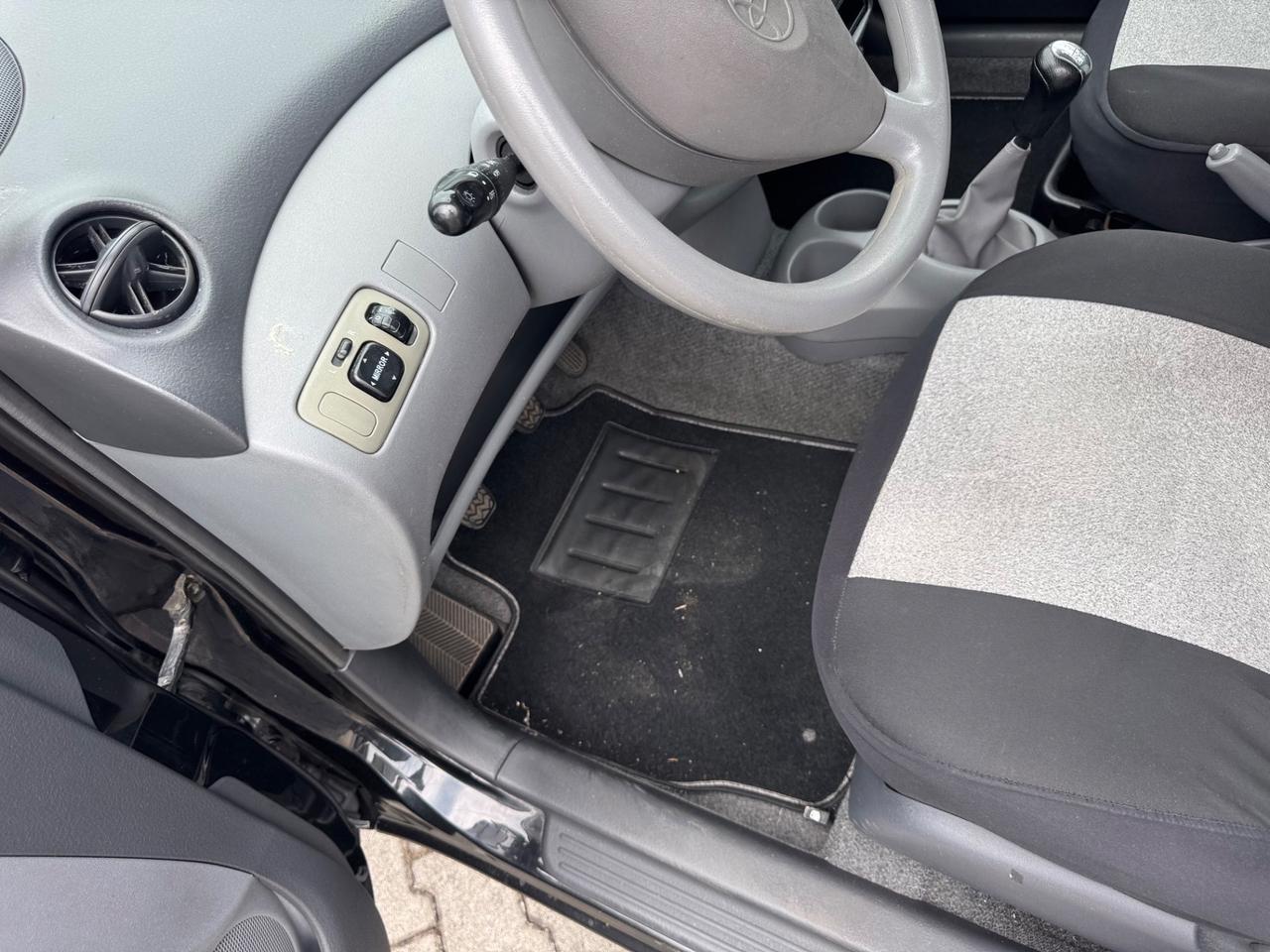 Toyota Yaris 1.0i 16V cat neopatentati 120000km