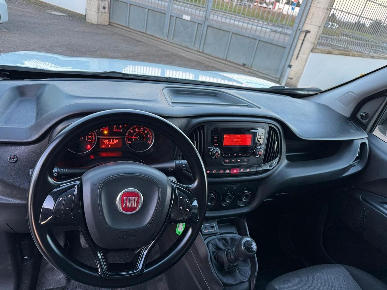 Doblò a benzina con Attrezzatura interna