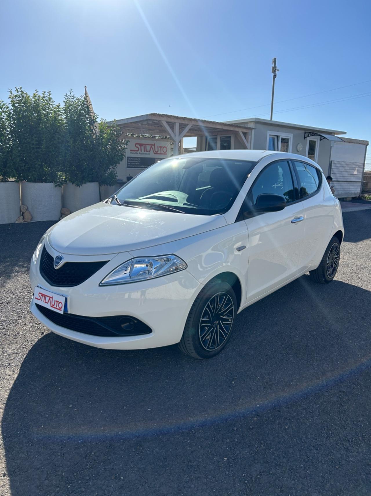 Lancia Ypsilon 1.2 69 CV 5 porte S&S Gold