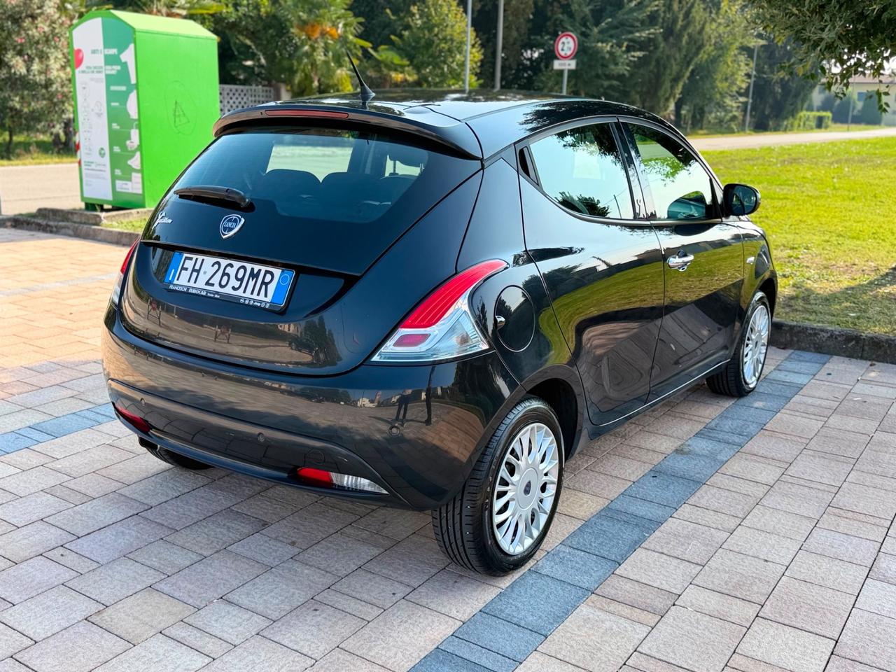 Lancia Ypsilon 1.2 69 CV 5 porte Platinum