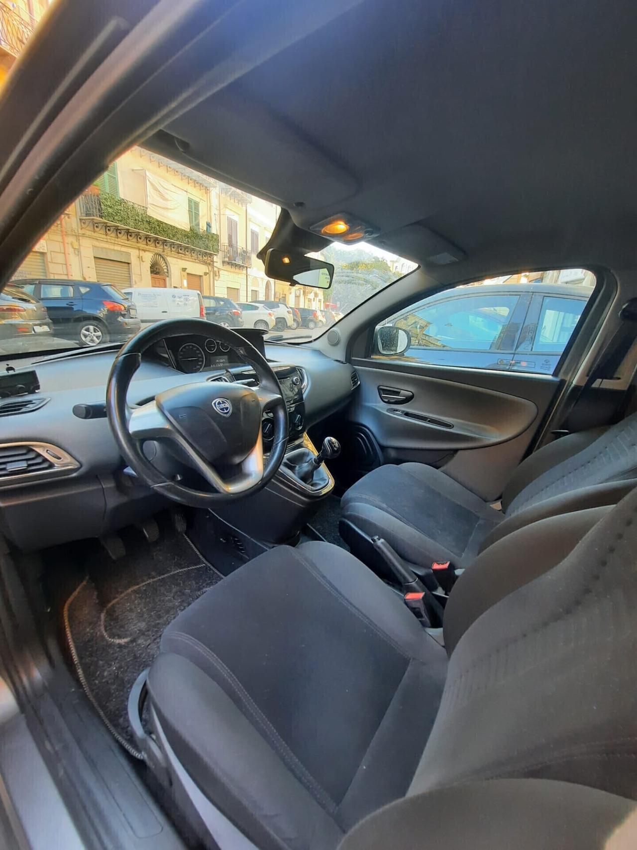 Lancia Ypsilon 1.3 MJT 16V 95 CV 5 porte S&S Platinum FINANZIABILE