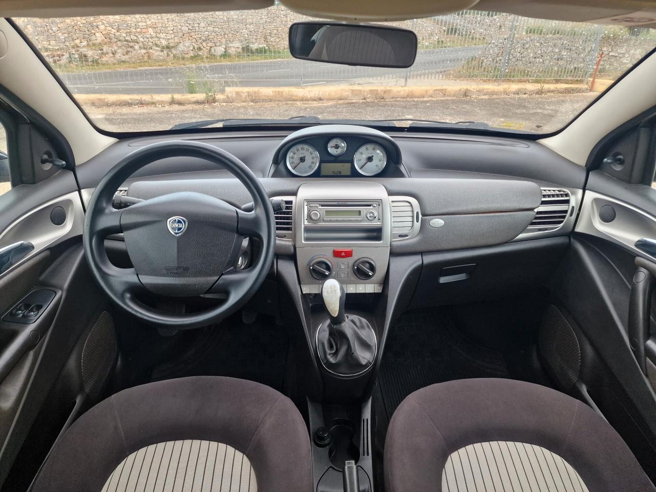 Lancia Ypsilon 1.3 MJT 75 CV Argento