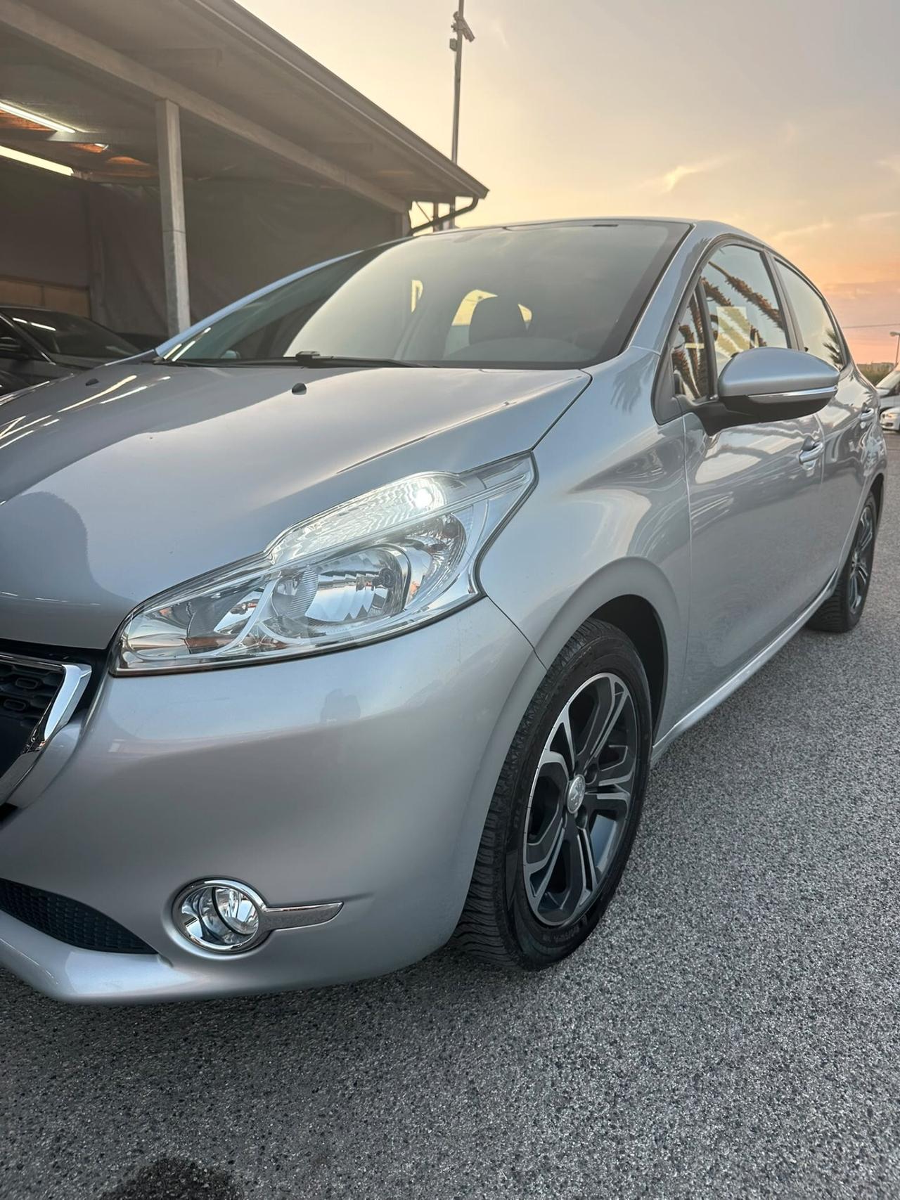 Peugeot 208 PureTech 82 5 porte Allure