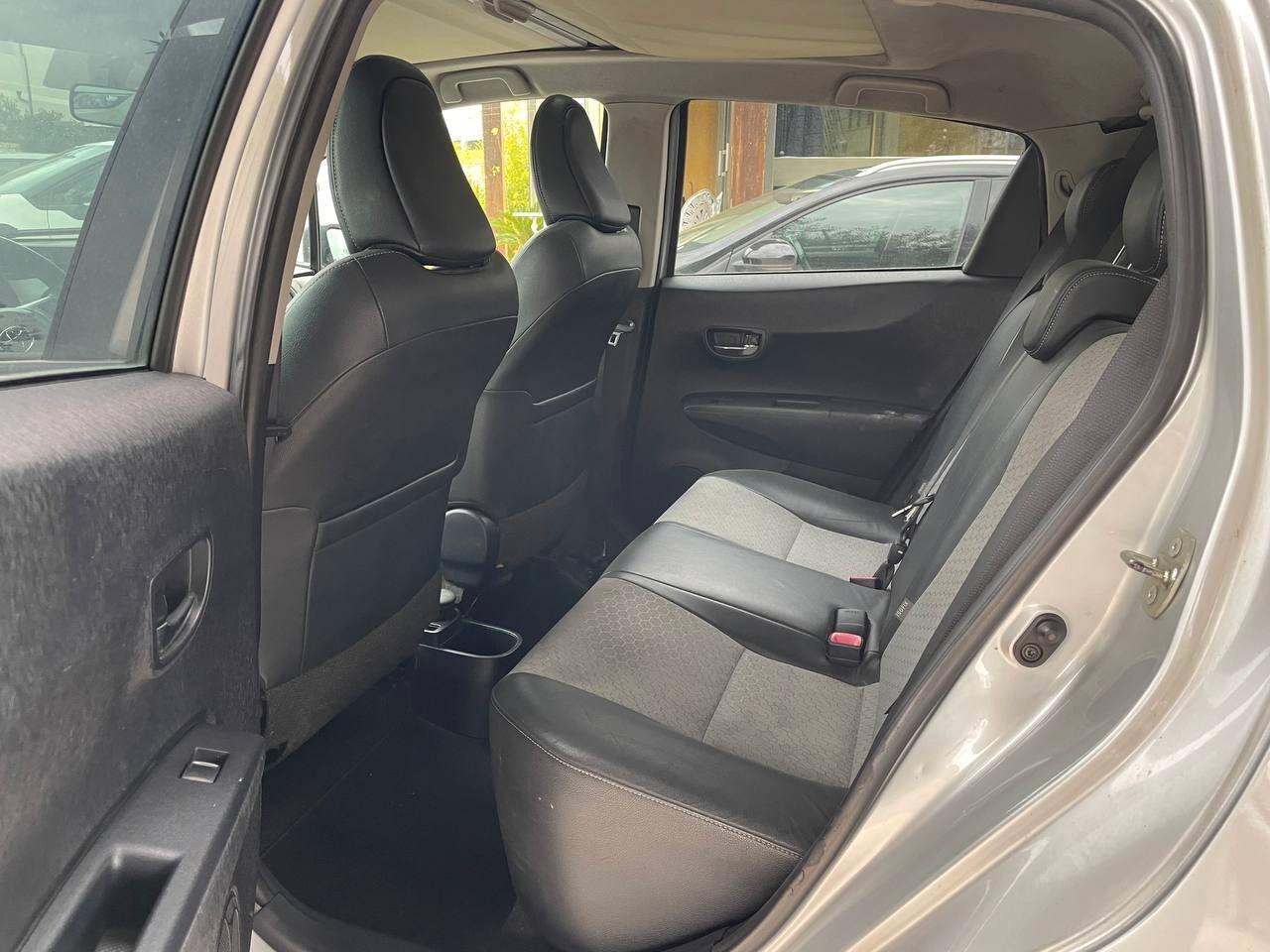 TOYOTA YARIS 1.3 B - 2012