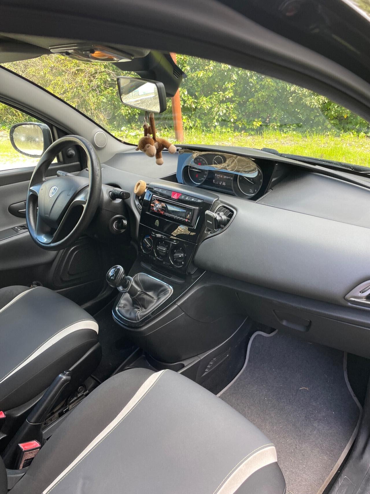 Lancia Ypsilon 1.2 69 CV 5 porte GPL Ecochic Silver