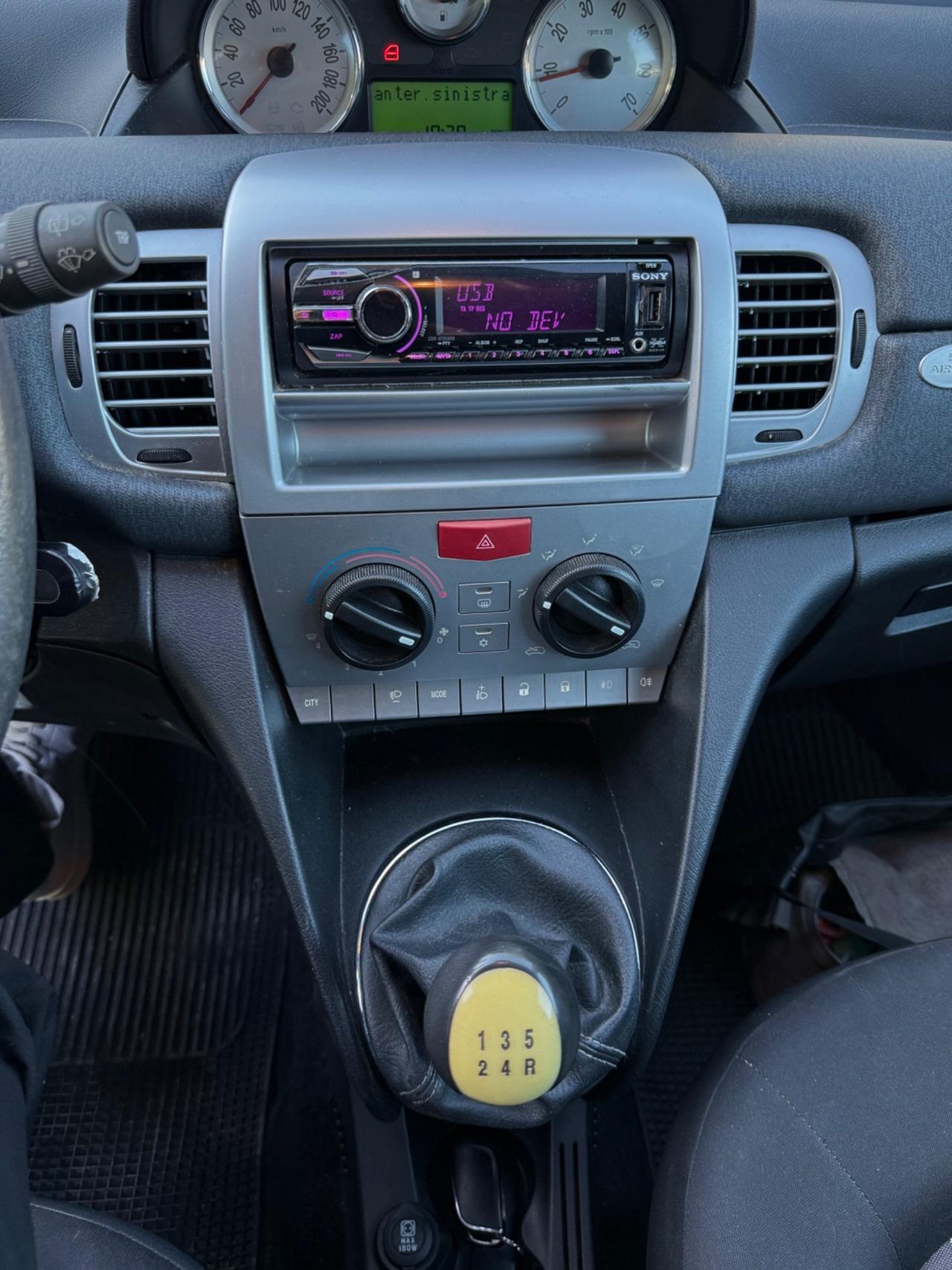 Lancia Ypsilon 1.3 MJT 75 CV Platinum