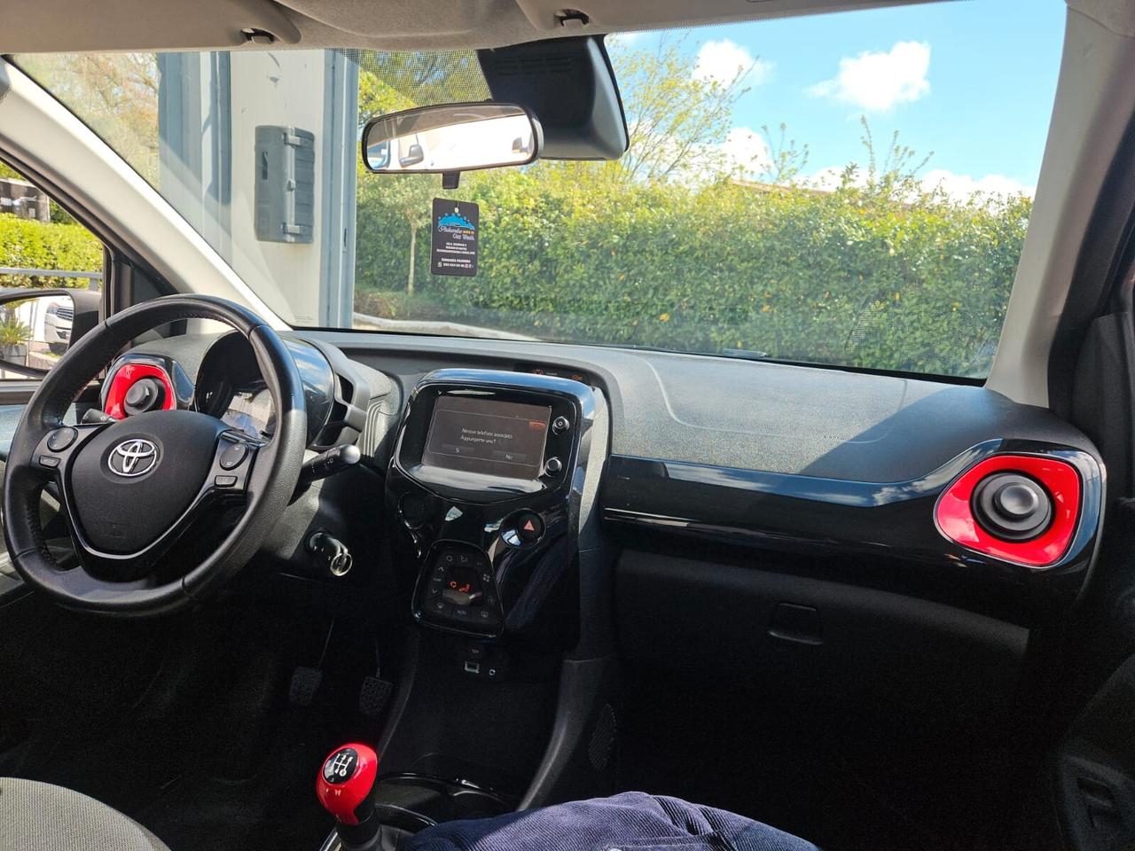 Toyota Aygo 1.0 VVT-i 69 CV 5 porte x-play TSS