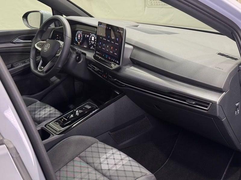 Volkswagen Golf 1.5 eTSI ACT 110kW R-Line DSG CAMERA 360 LED NAVI