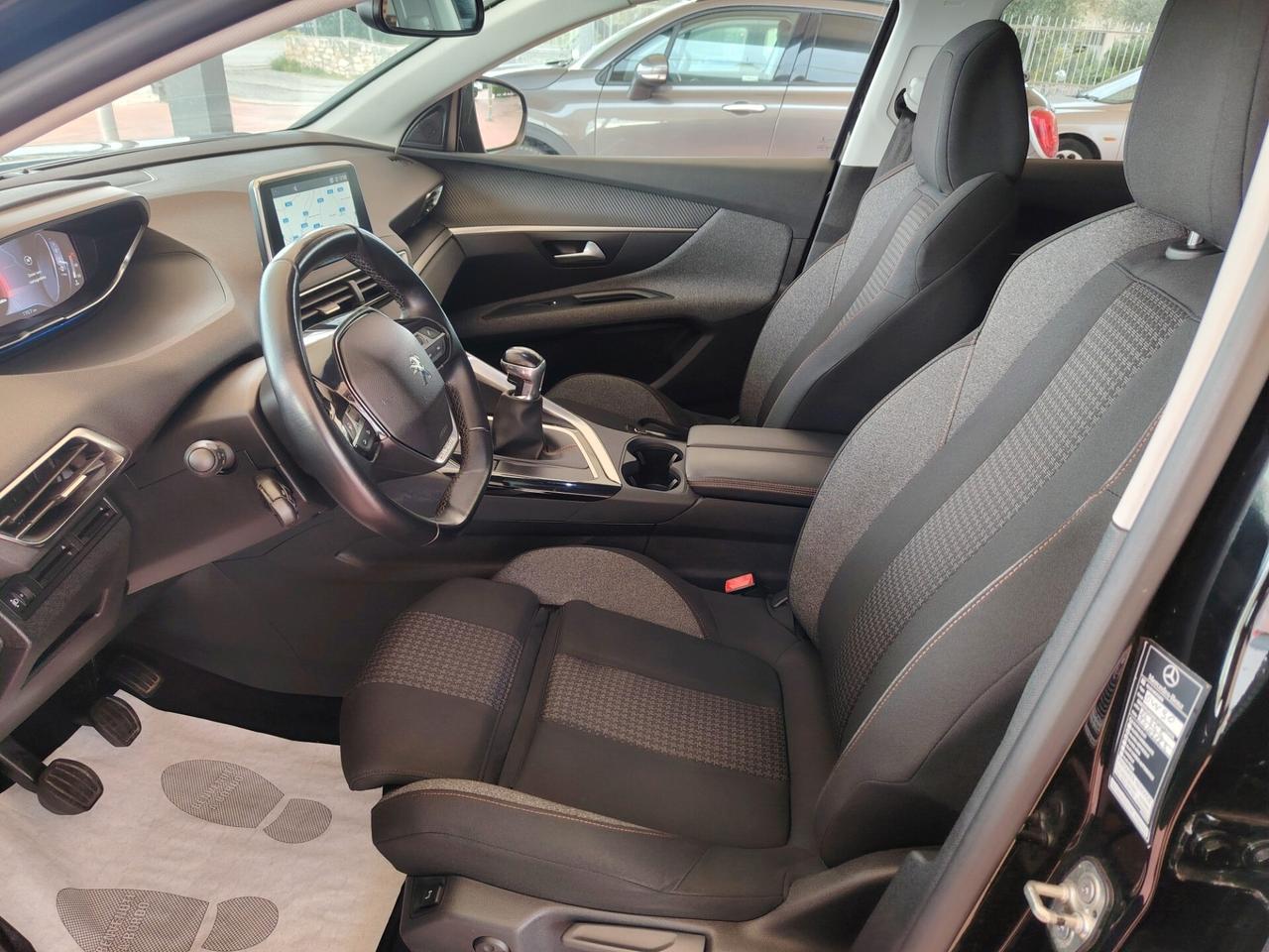 Peugeot 3008 BlueHDi 130 Business sport full opt tetto