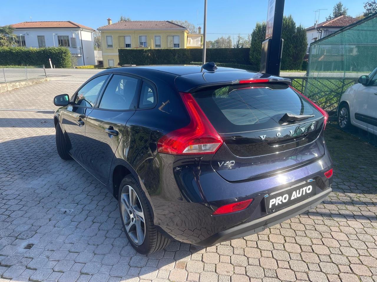 Volvo V40 D2 Geartronic R-design Momentum