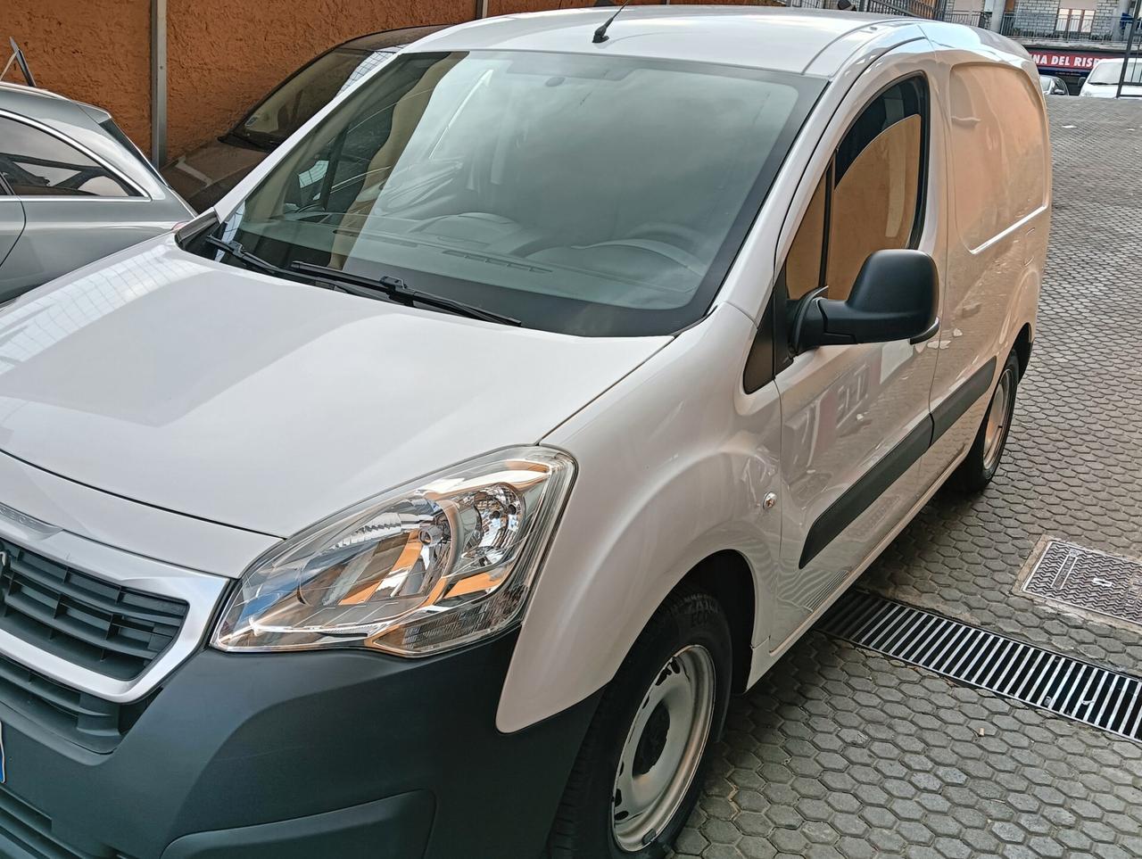 Peugeot partner 3 posti pari al nuovo soli 109000km