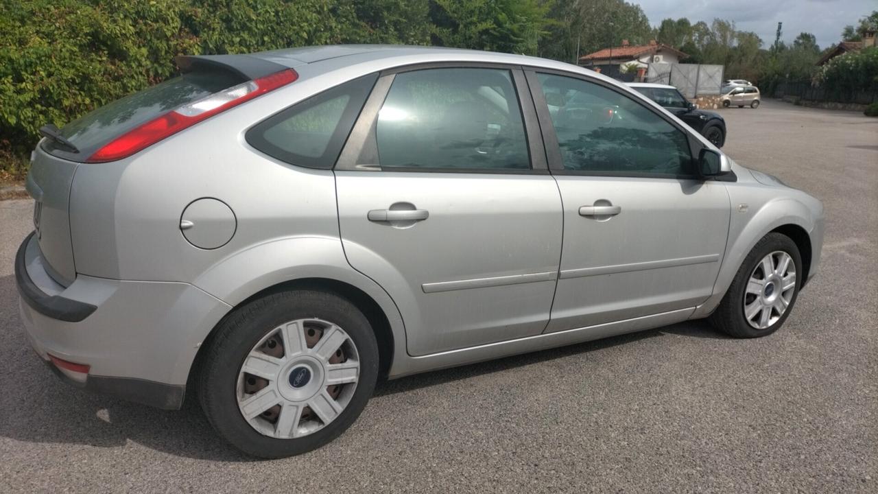 Ford Focus 1.6 5p. **KM76000**