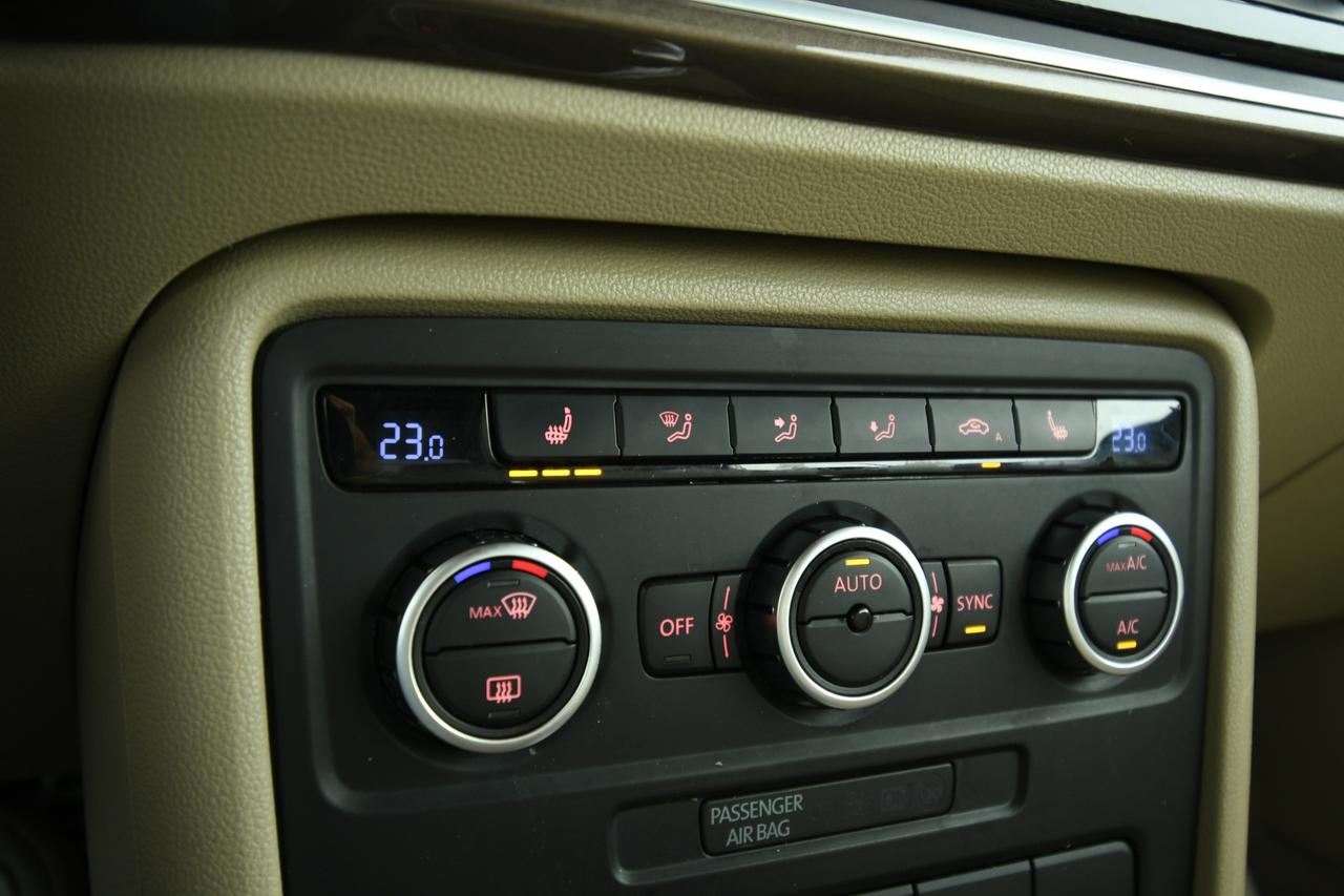 VOLKSWAGEN Maggiolino Cabrio 2.0 tdi Sport 140cv dsg PELLE+LED+C18"