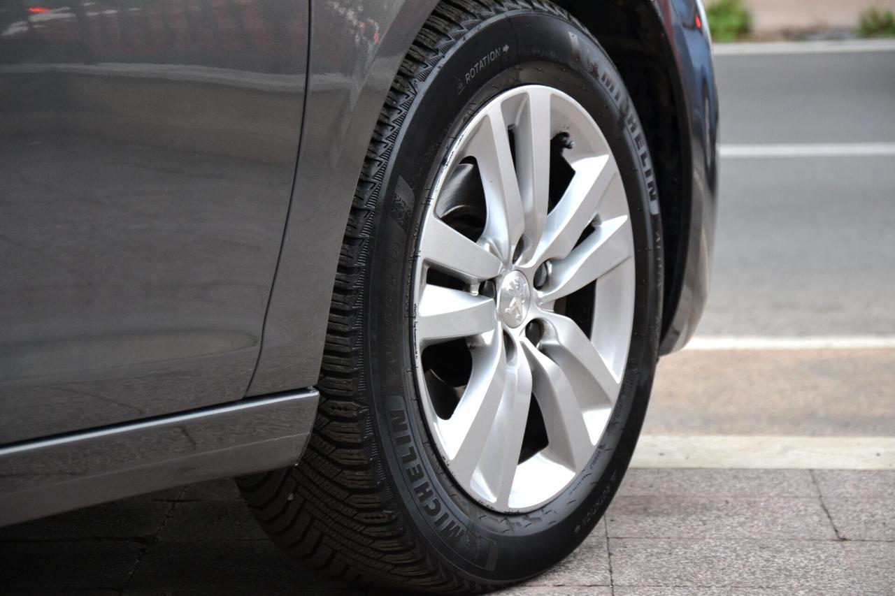 Peugeot 308 1.5 HDI 130CV AUTOM.+LED+NAVI+PDC+CRUISE+PRIVACY+