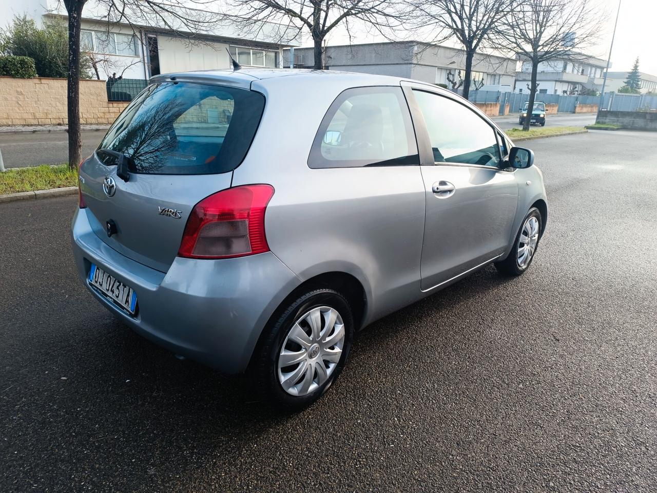 Toyota Yaris 1.0 SOLO 99.000 KM NEOPATENTATI