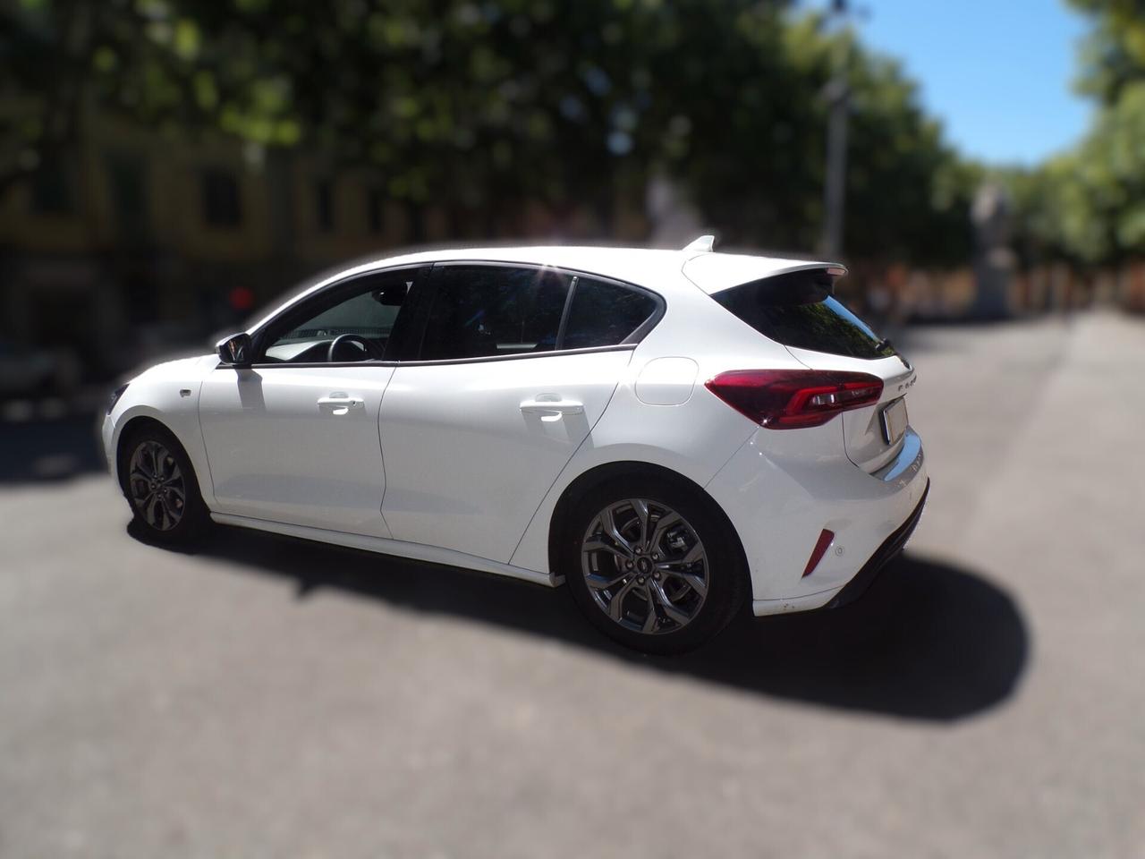 AUTO FORD FOCUS 5P DEL 05.2025 14.500 KM MOTORE 1.0 ECOBOOST ST-LINE X 125CV