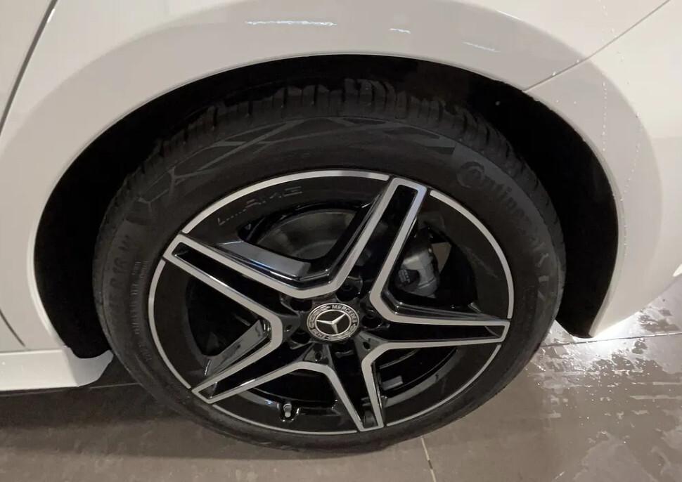 MERCEDES A180 AMG LINE 136CV AUTOM KM0