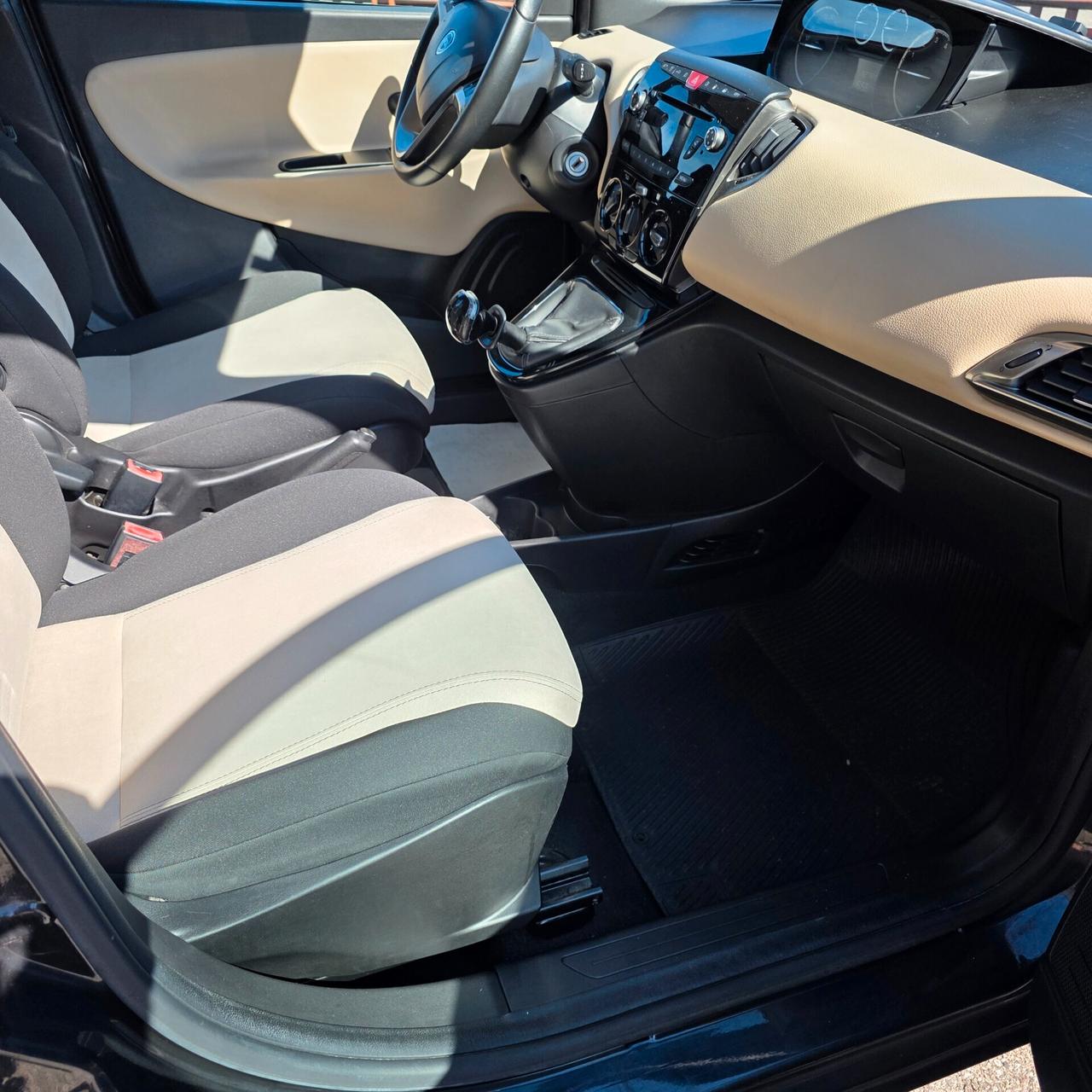 Lancia Ypsilon 0.9 TwinAir 85 CV 5 porte Metano Ecochic Gold