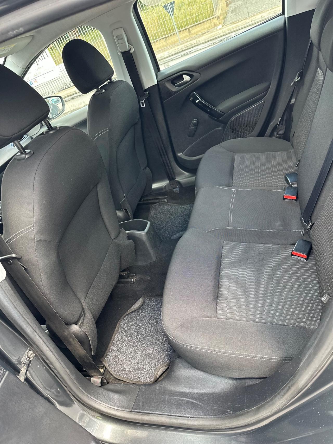 Peugeot 208 PureTech 82 5 porte Allure
