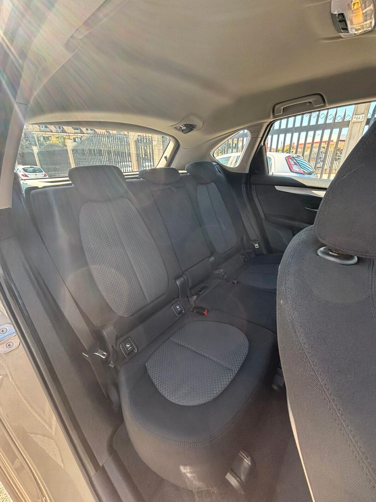 Bmw Serie 2 218d Luxury AUTOMATICO ANNO 2015