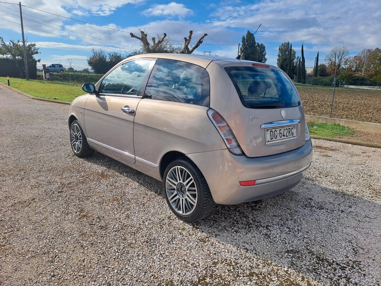 Lancia Ypsilon 1.2 Oro Plus