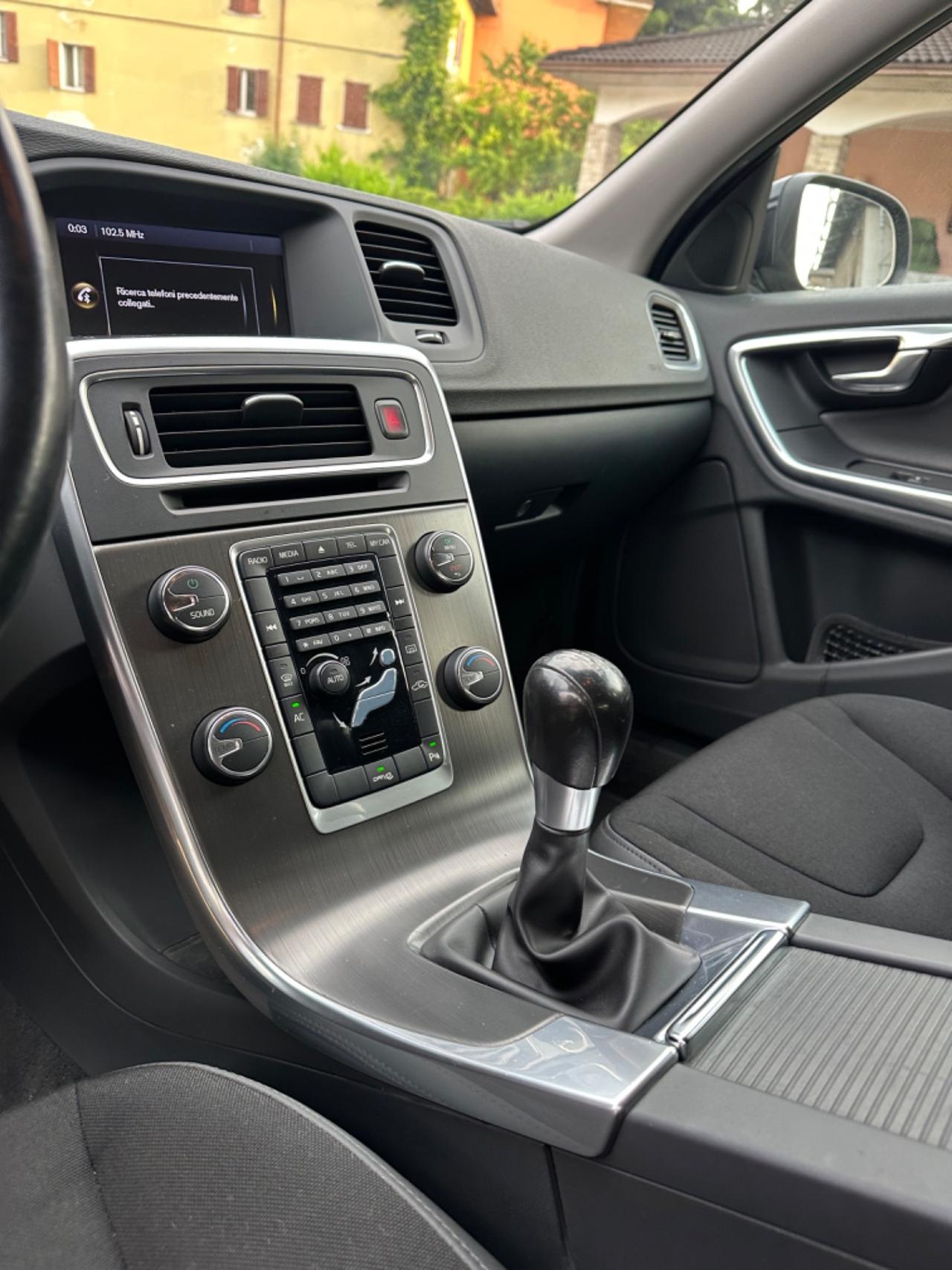 Volvo V60 D2 1.6 MOMENTUM KMCERT GARANZ UNICOPR