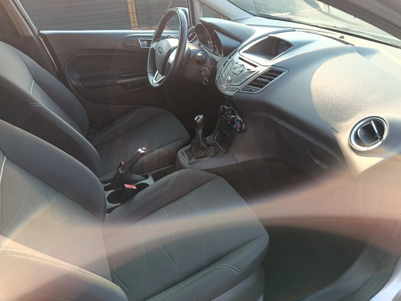 Ford Fiesta 1.5 TDCi 75CV 5 porte Business DOPPIO TRENO PNEUMATICI CON CERCHI