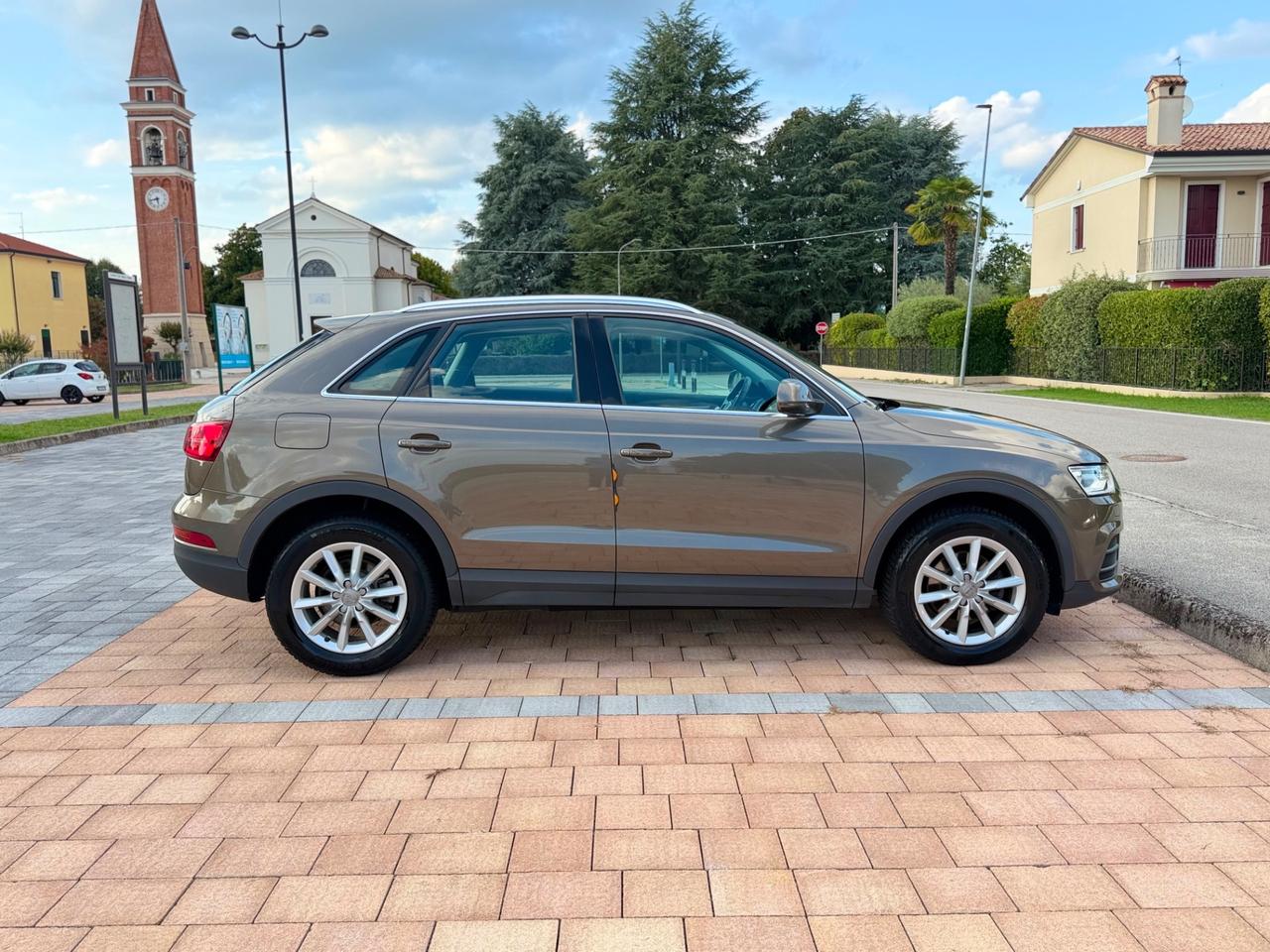 Audi Q3 2.0 TDI 120 CV Business