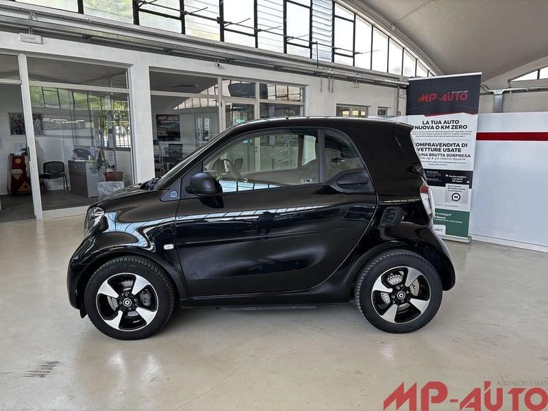 smart fortwo EQ tua a 247,00 euro al mese