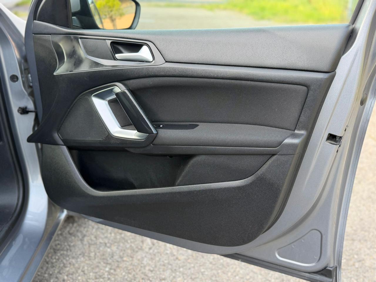 Peugeot 308 Berlina HDi 100 CV EURO 6B