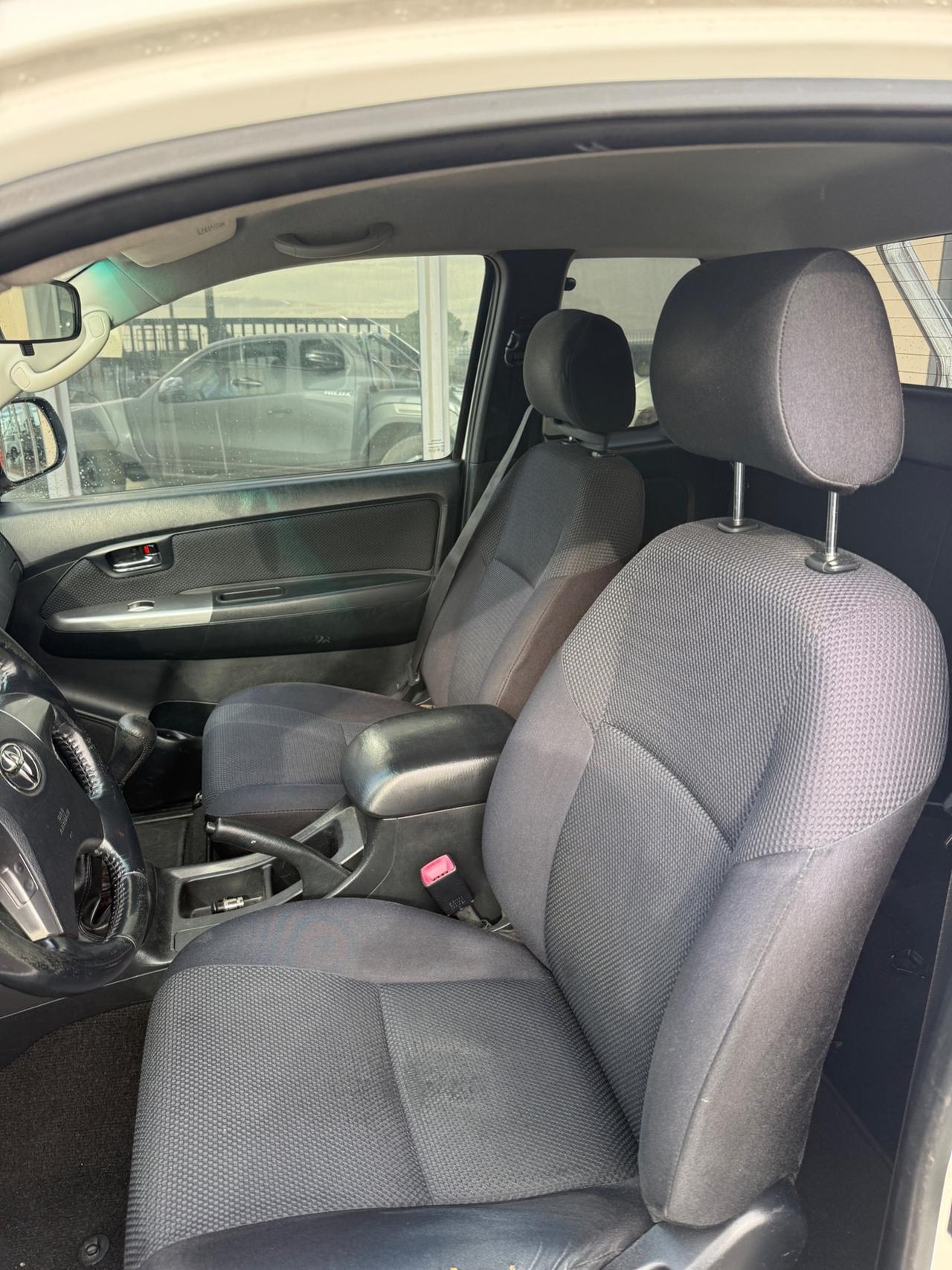 Toyota Hilux 2.5 D-4D 4WD 2p. 4posti MY14"