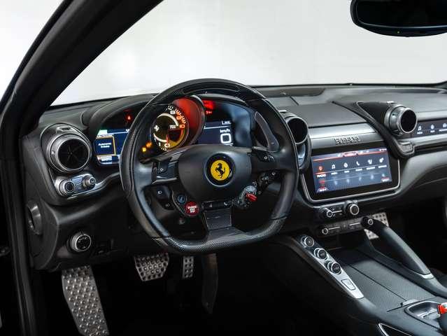 Ferrari GTC4 Lusso V12