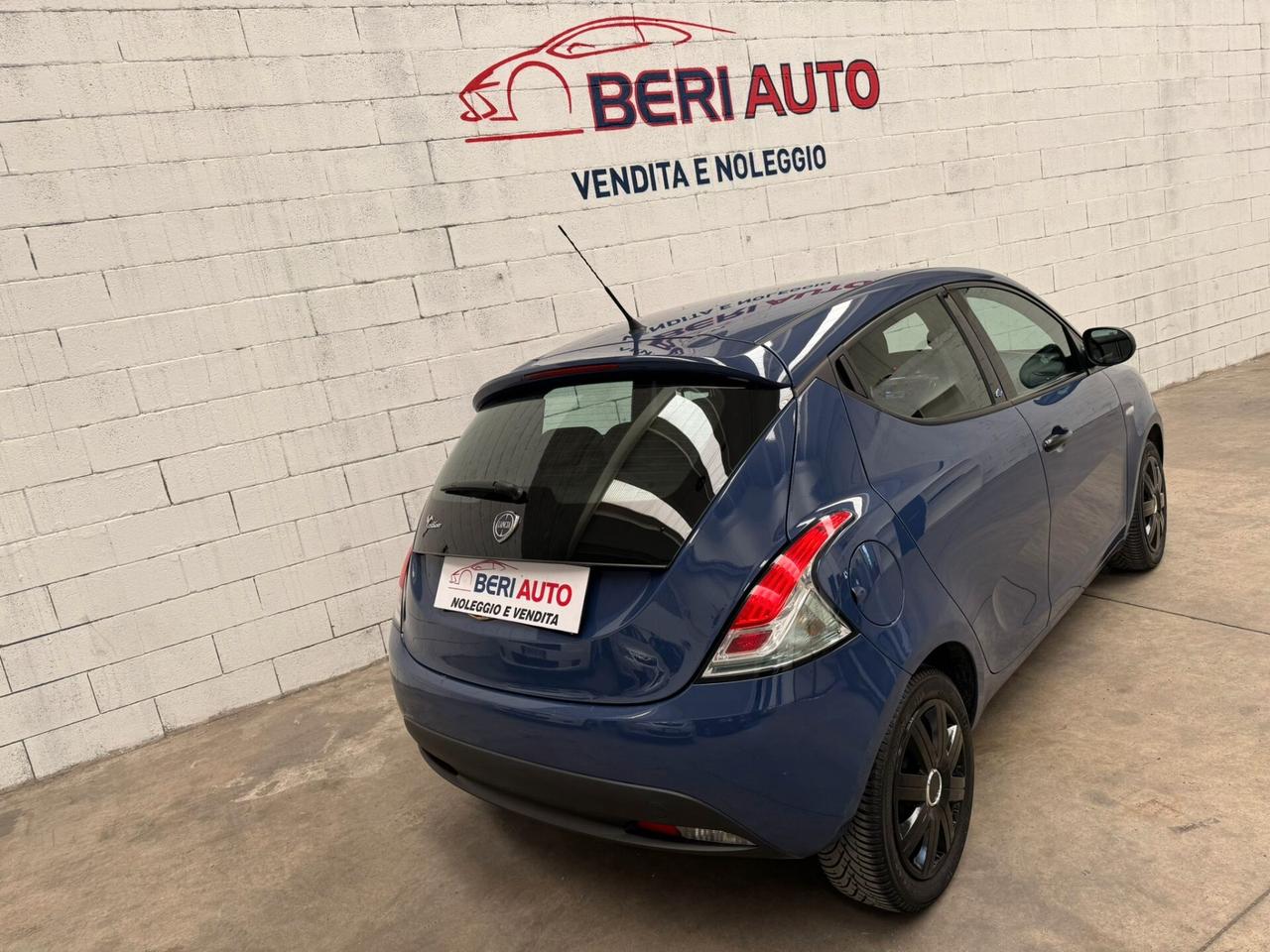 Lancia Ypsilon 5 porte GPL adatta neopatentati