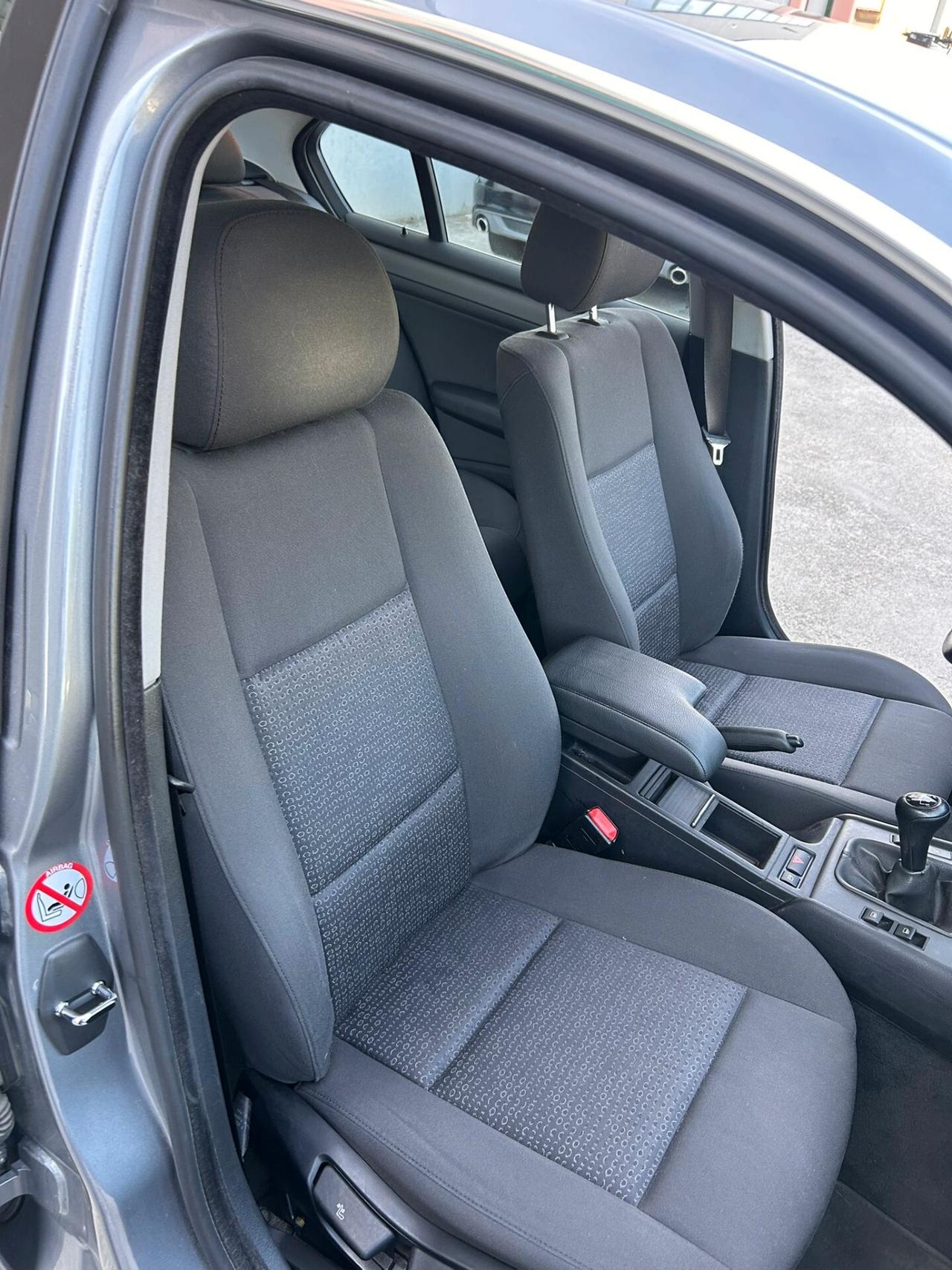 Bmw 320 320i (2.2) cat 4 porte Attiva