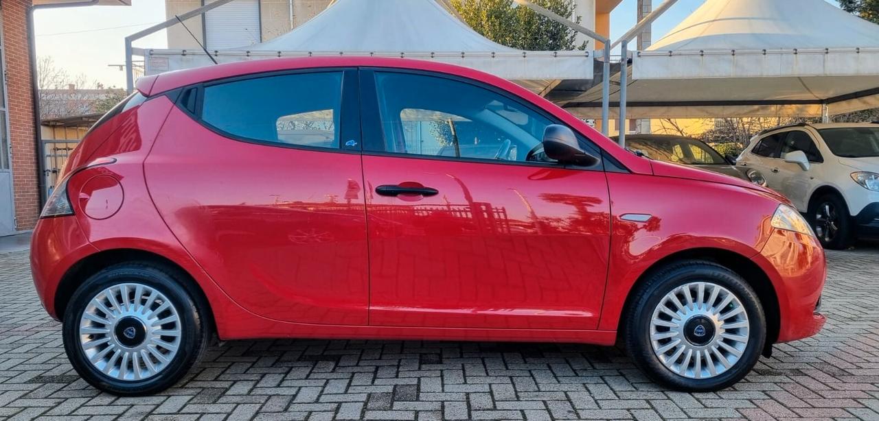 Lancia Ypsilon 1.2 69 CV 5 porte GPL Ecochic Elefantino Blu