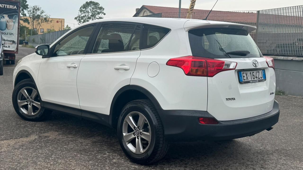 Toyota RAV 4 RAV4 2.0 D-4D 2WD Style White Ed.
