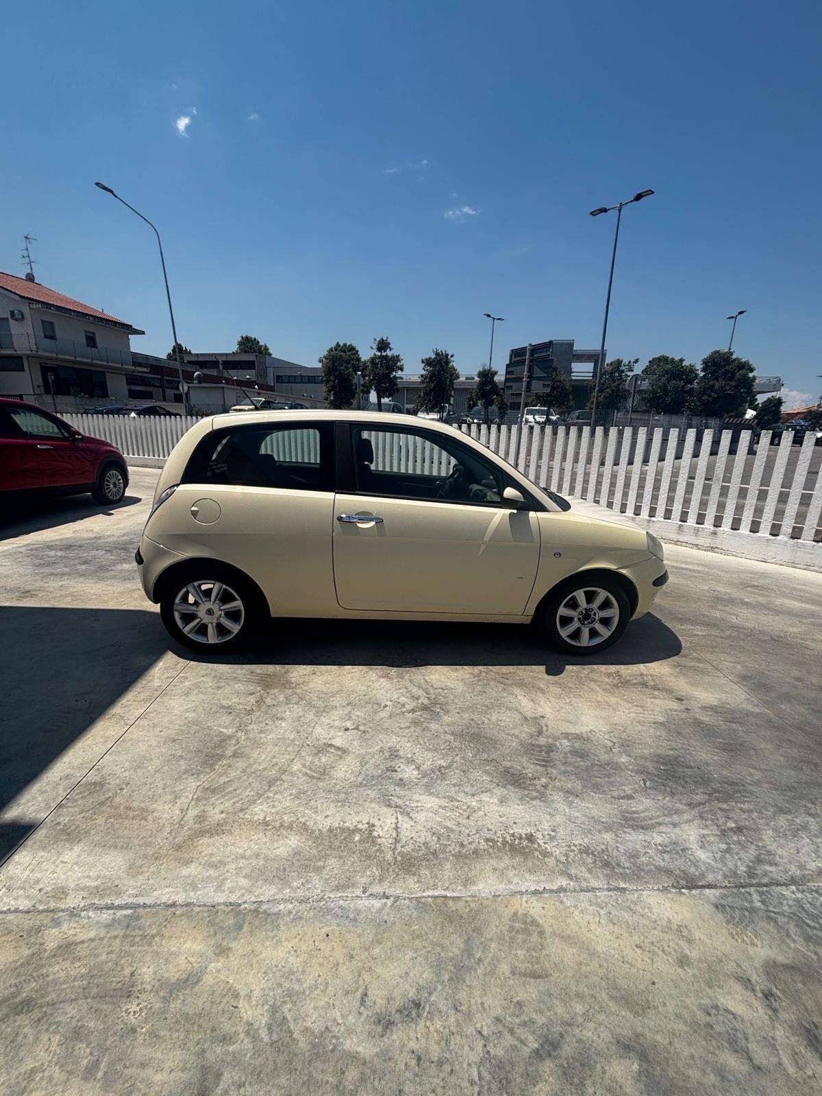 Lancia Ypsilon 1.2 16V Argento
