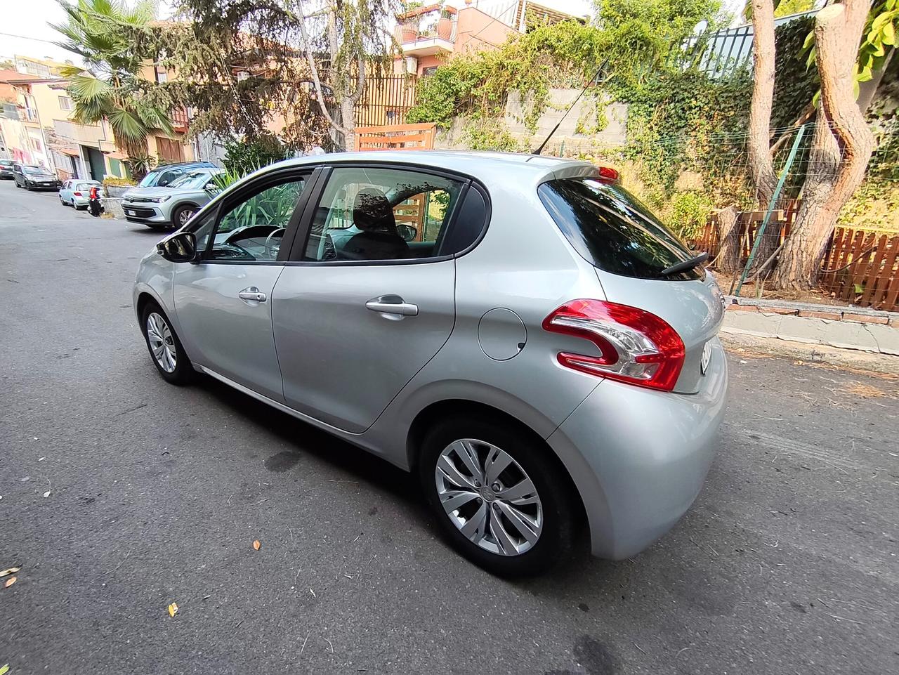 Peugeot 208 1.4 HDi 68 CV 5 porte 2014