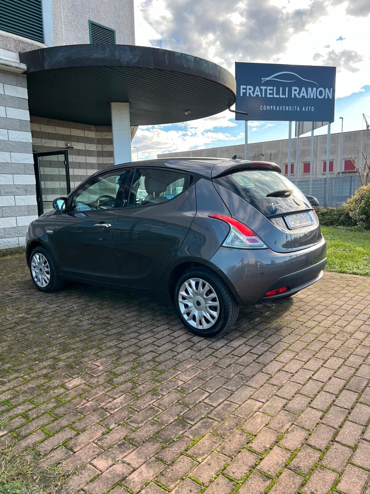 Lancia Ypsilon 1.2 69 CV 5 porte S&S Silver