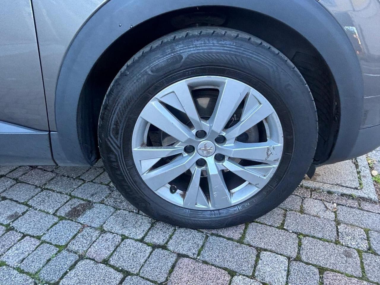 Peugeot 5008 1.6 7 POSTI BlueHDi 120 S&S EAT6