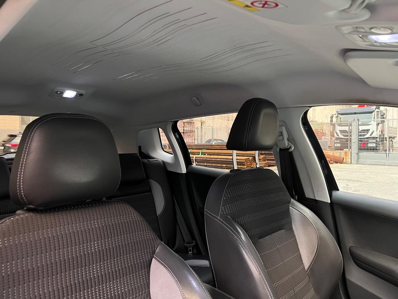 Peugeot 2008 1.6 e-HDi 92 CV Stop&Start Urban Cross