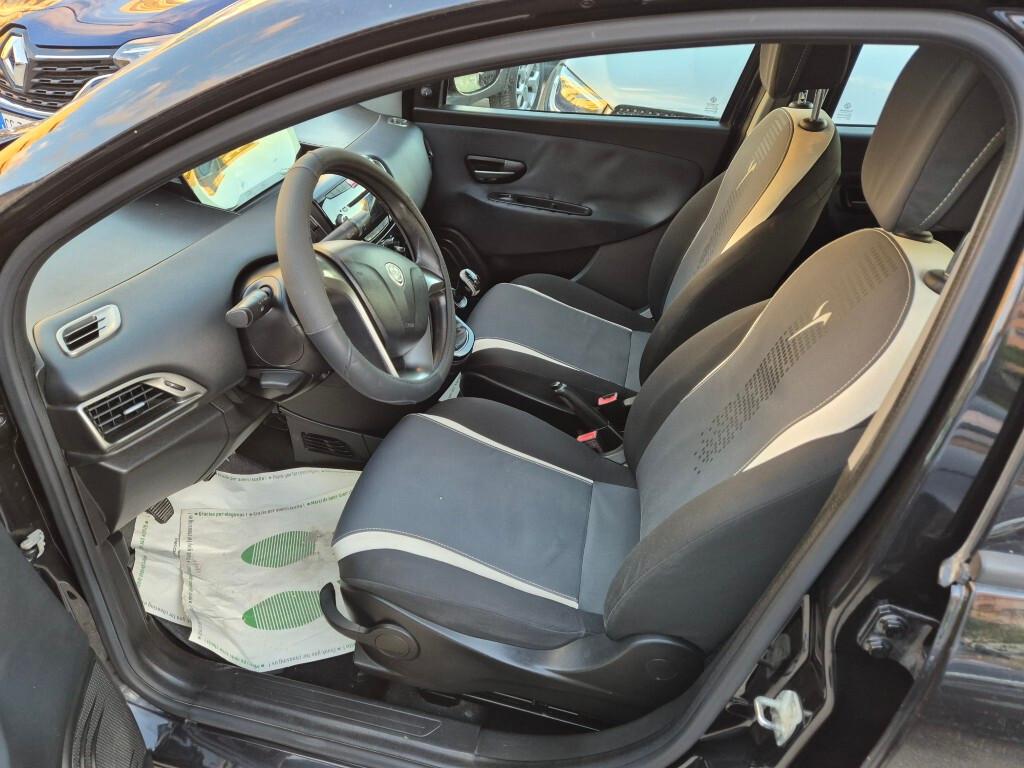 Lancia Ypsilon 1.2 69 CV 5p UNICOPROPRI