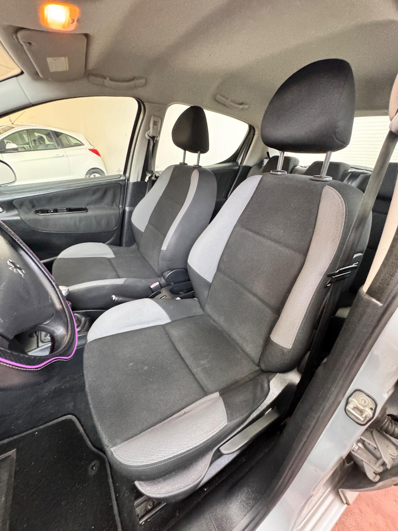 Peugeot 207 1.4 8V 75CV 5p. Neopatentati