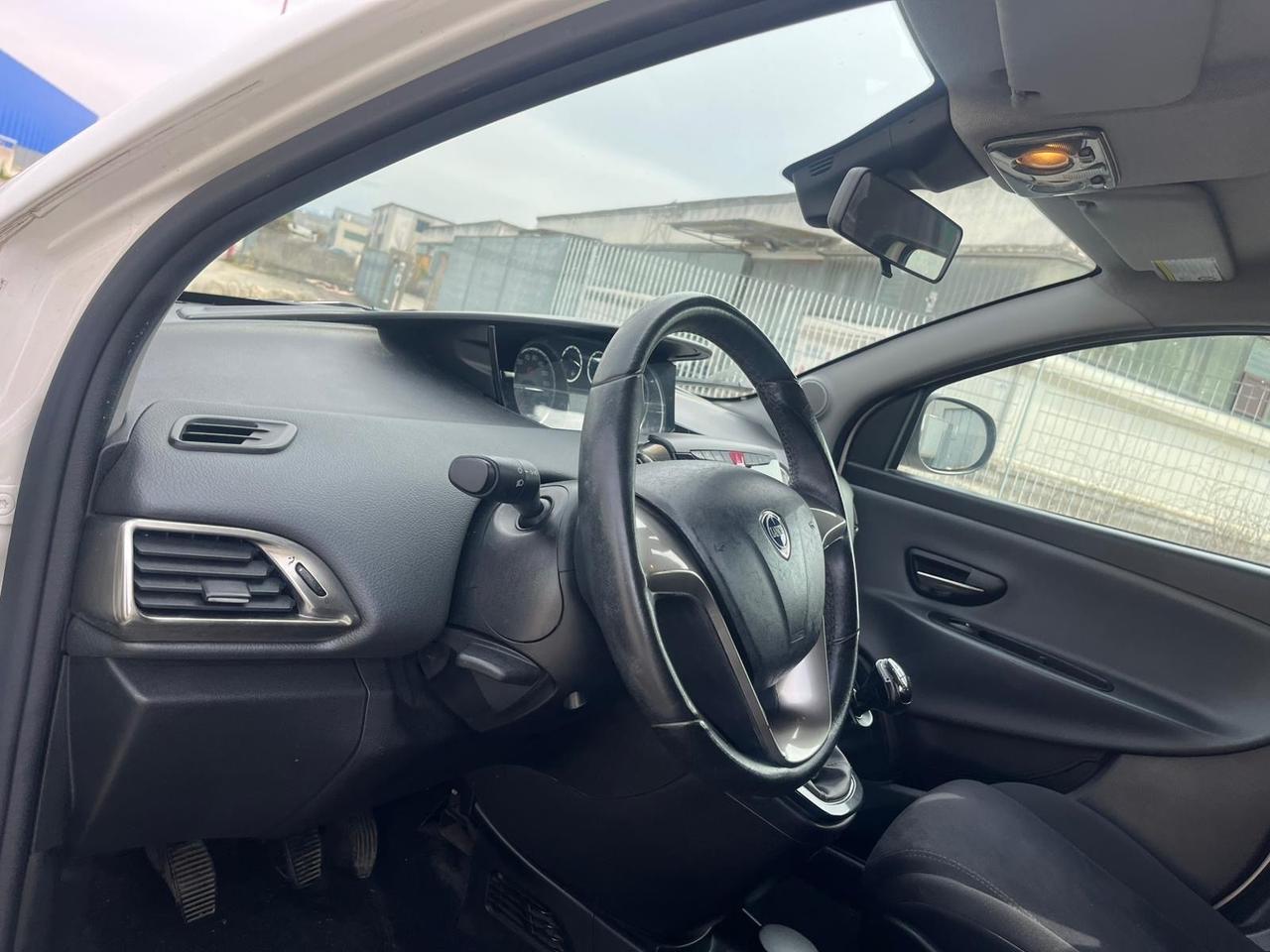 Lancia Ypsilon 1.2 Platinum 99000 km GARANZIA 12m