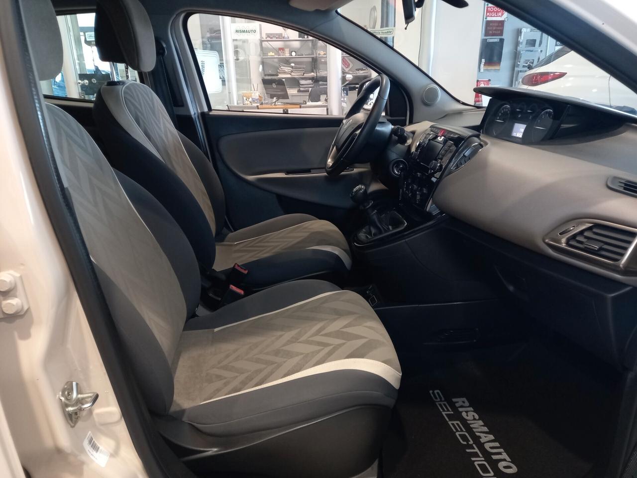 Lancia Ypsilon 1.2 69 CV 5 porte 77000 km Neopatentati